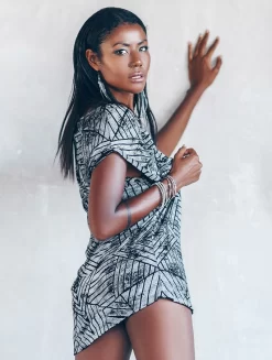 Robe Courte Et Loose Imprimée "Freedom", Noir Et Blanc -Boutique De Jupes p image 341079 grande