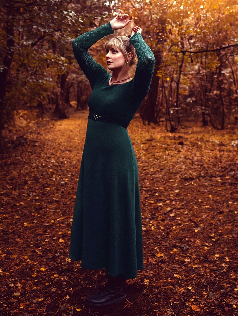 Robe Longue à Manches Longues En Crochet "Melisandre", Bleu Pétrole Foncé 2 Robe Longue à Manches Longues En Crochet "Melisandre", Bleu Pétrole Foncé – Image 2