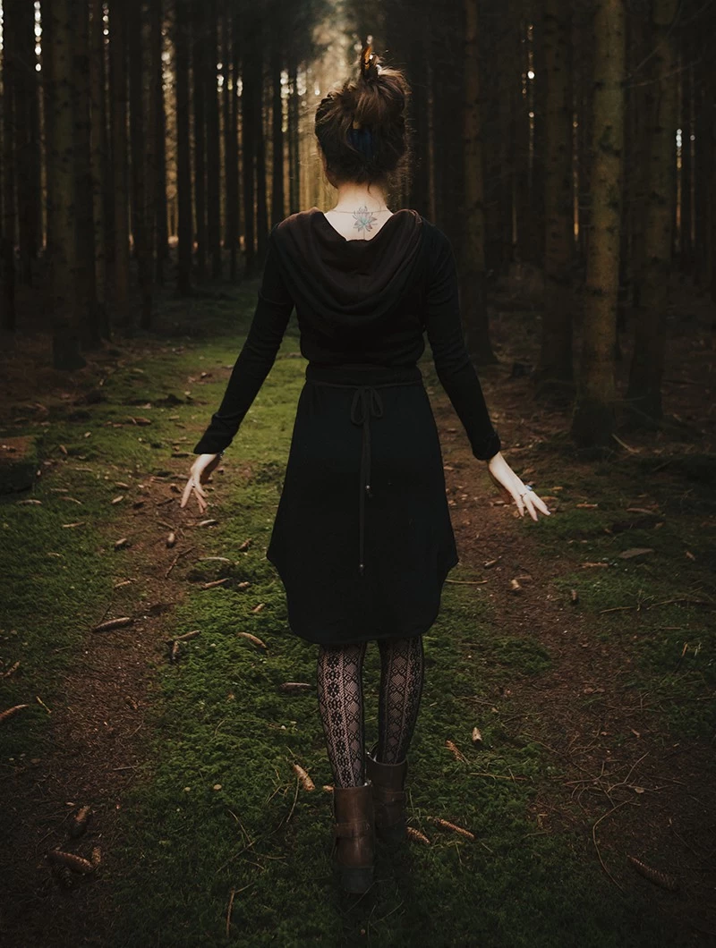 Robe Pull "Käliskä", Noir Et Marron 4 Robe Pull "Käliskä", Noir Et Marron – Image 4