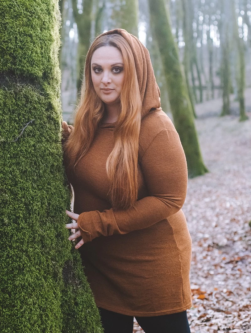 Robe Pull à Capuche "Karmäa", Rouille 3 Robe Pull à Capuche "Karmäa", Rouille – Image 3