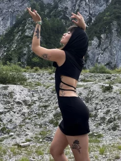 Tunique Dos Nu à Capuche "Issa", Noir -Boutique De Jupes tunique dos nu a capuche issa noir p image 343366 grande